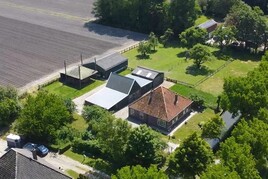 Akkerbouwbedrijf te koop in Noord-Holland: Stolpboerderij met opstallen Wormerweg 13, Westbeemster